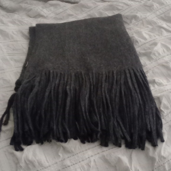 Fringe winter scarf - Picture 2 of 3